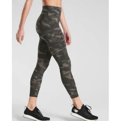 Athleta Ultimate Stash Pocket 7/8 Legging Camo Olive Green Small Gym Workout